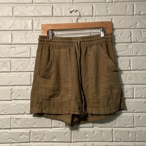 Linen olive green shorts